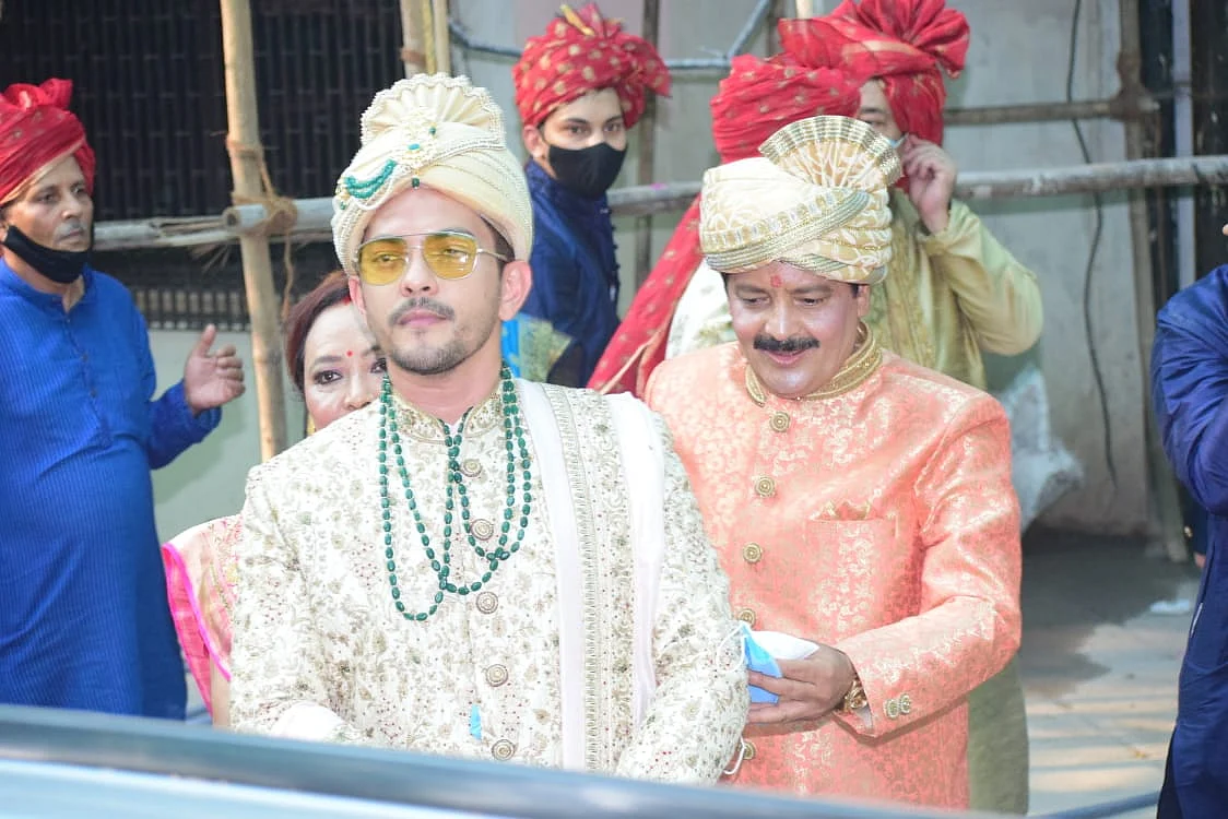 Aaditya Narayan marries Shweta Agarwal: Udit Narayan dances to his heart's content in son's baraat; see pics