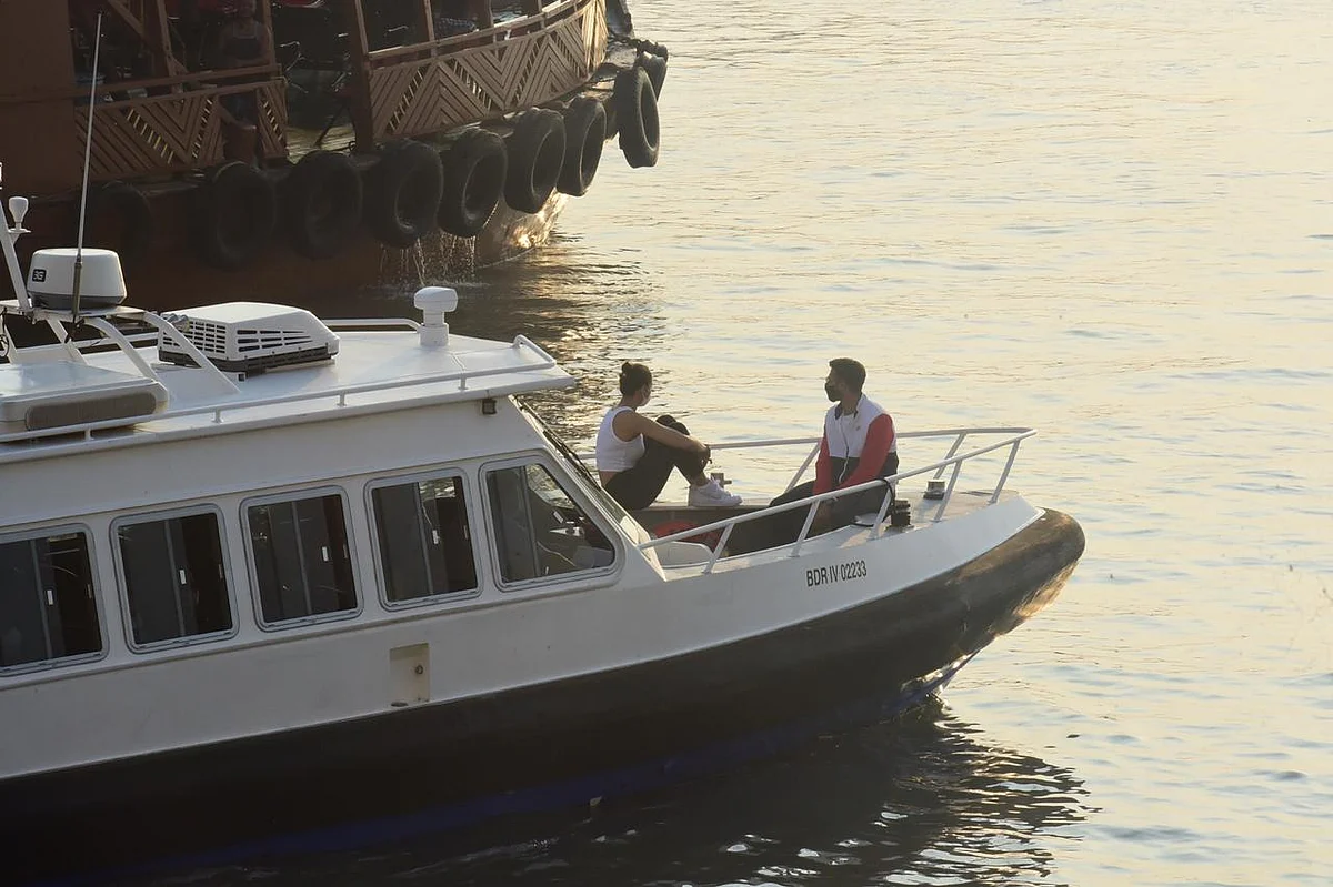 Watch: Doting husband Ranveer Singh sees off Deepika Padukone as she leaves for Alibaug with Sidhant Chaturvedi