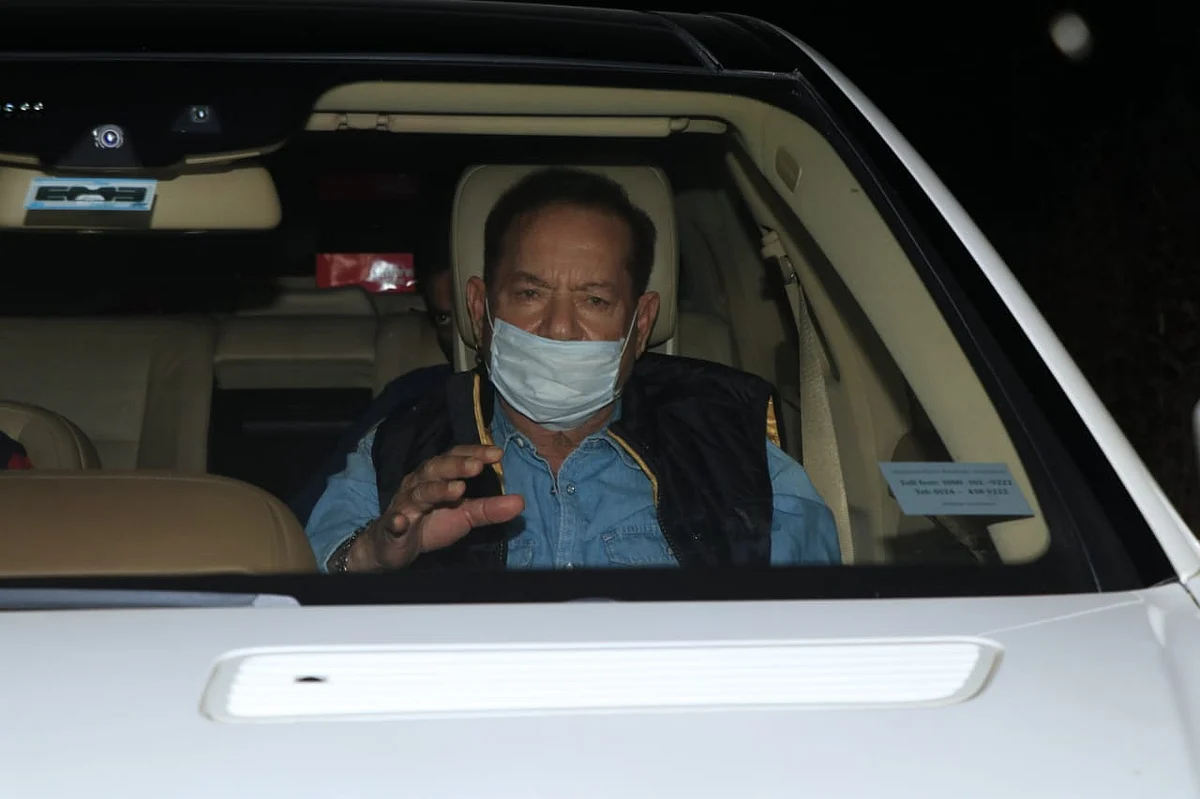 In Pics: Baba Siddique, Zeeshan Siddique, Sunil Grover and others attend Salman Khan's intimate birthday bash