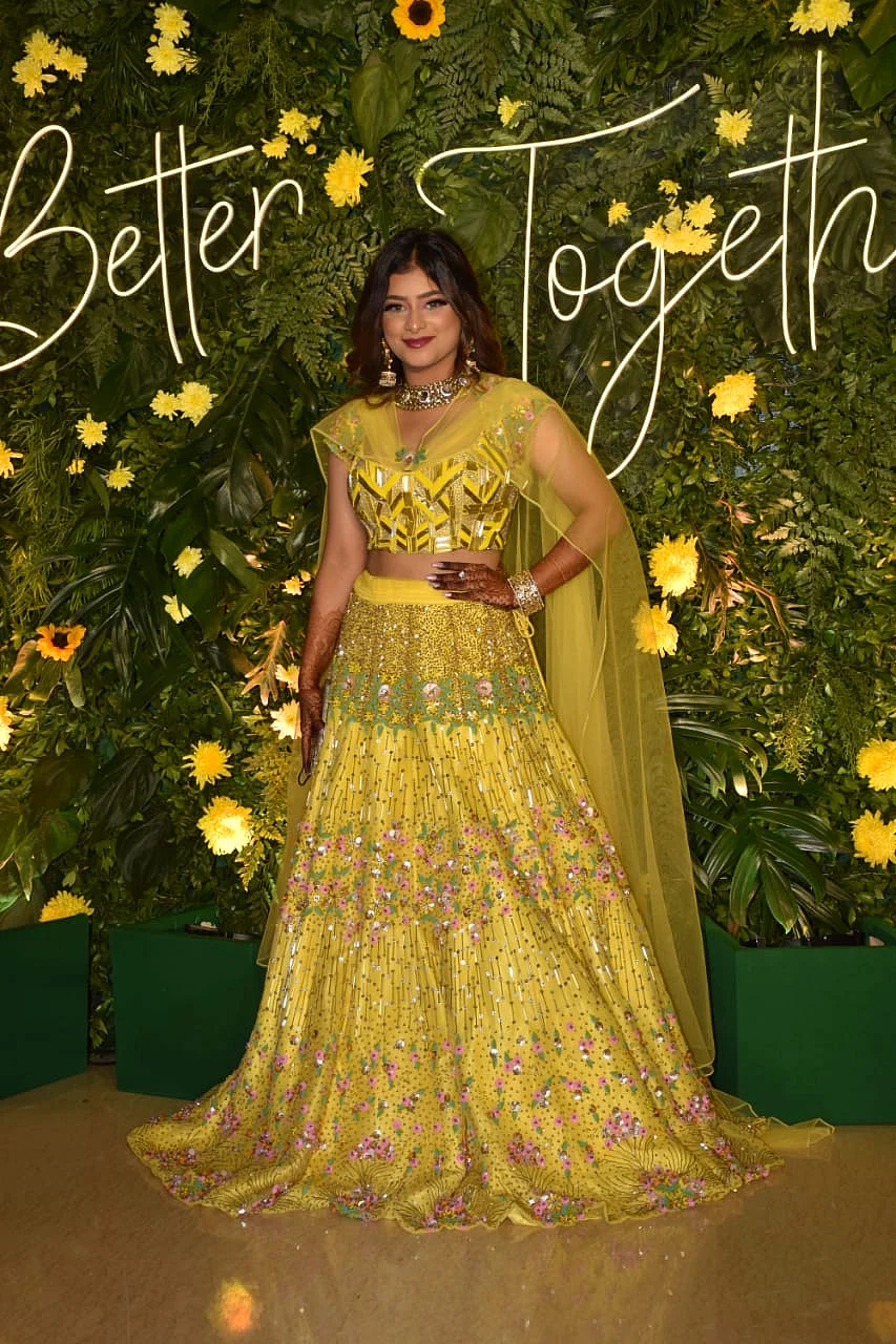 In Pics: Ismail Darbar, Nigaar Khan, Sandeep Ssingh and others attend Gauahar Khan's Mehendi ceremony