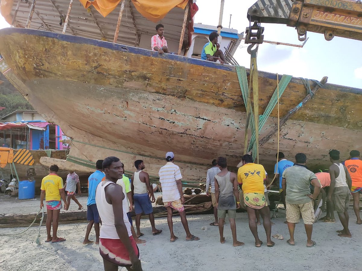 Uttan: Fishermen skeptical about success of bio-toilets on boats - Vimarsana News