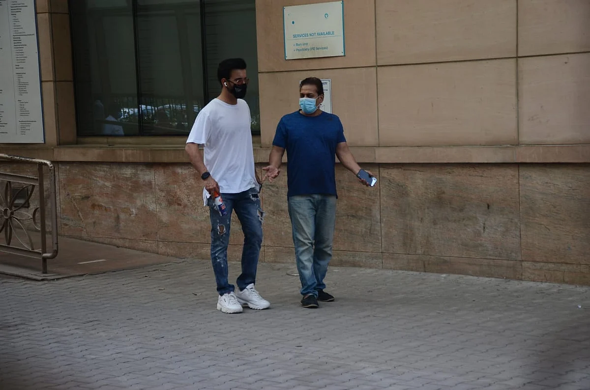 Remo D'Souza suffers heart attack: Lizelle D'Souza, Salman Yusuff Khan and others spotted at Kokilaben hospital; see pics