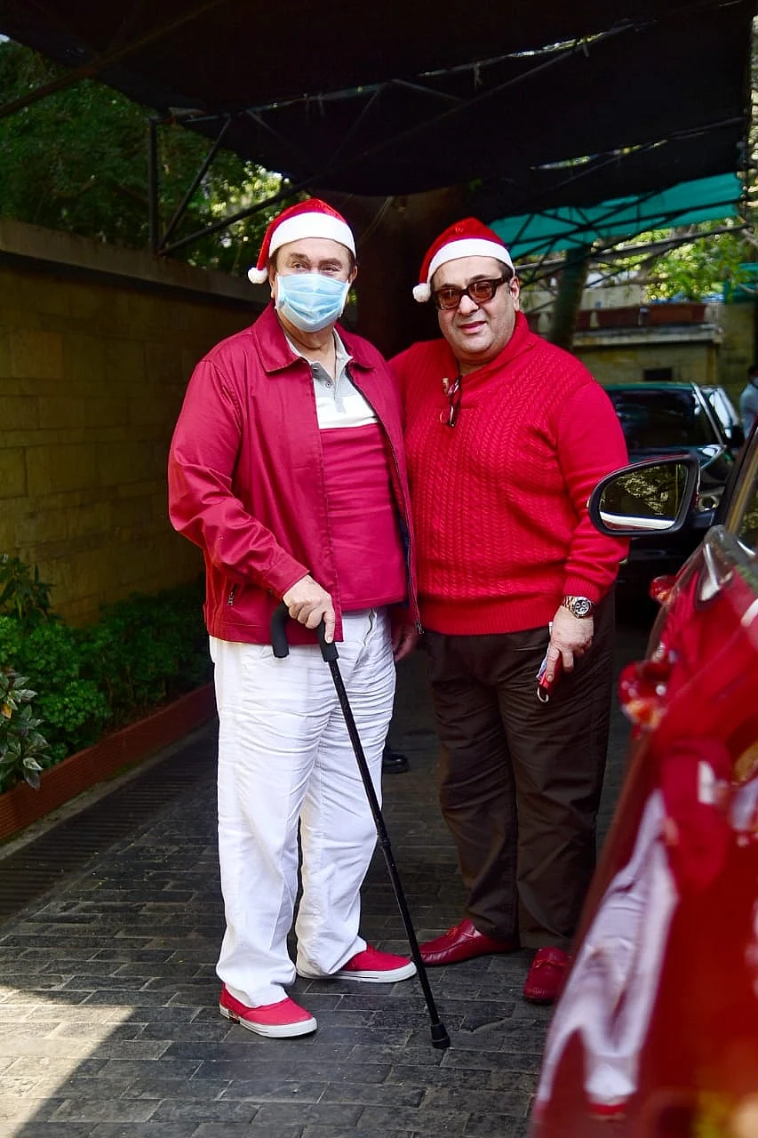 In Pics: Alia arrives at Kapoor family's Christmas brunch with beau Ranbir; Taimur twins with father Saif in white ensemble