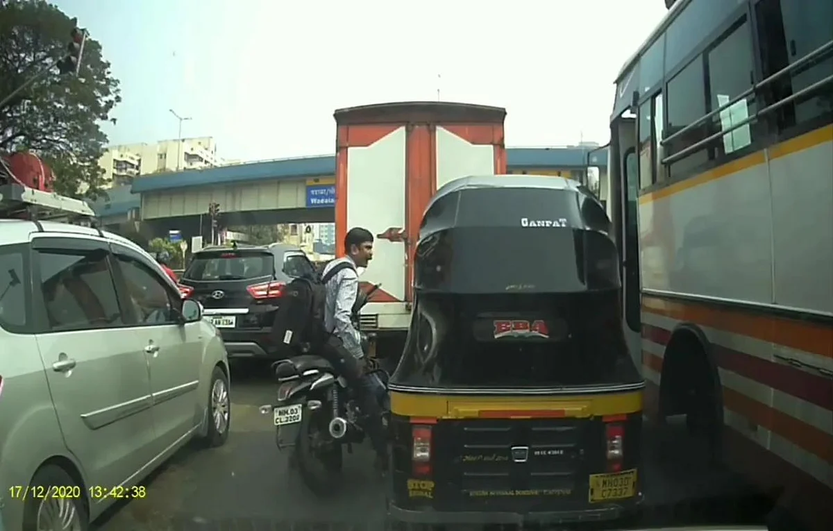 Mumbai: Auto driver charged with attempt to murder for intentionally dashing biker