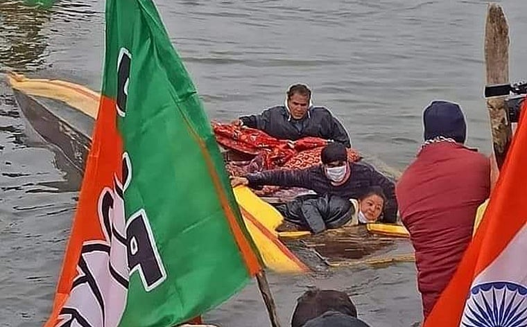 Jammu and Kashmir: Boat carrying BJP members capsizes in Srinagar's Dal Lake