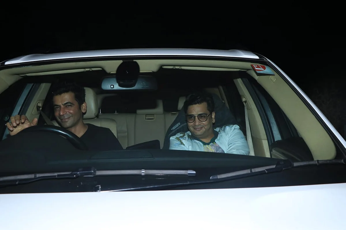In Pics: Baba Siddique, Zeeshan Siddique, Sunil Grover and others attend Salman Khan's intimate birthday bash