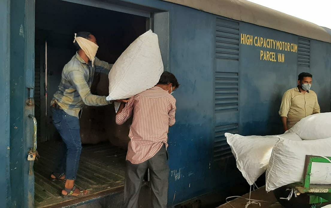 Western Railway crosses Rs. 100 crore-mark in overall parcel revenue