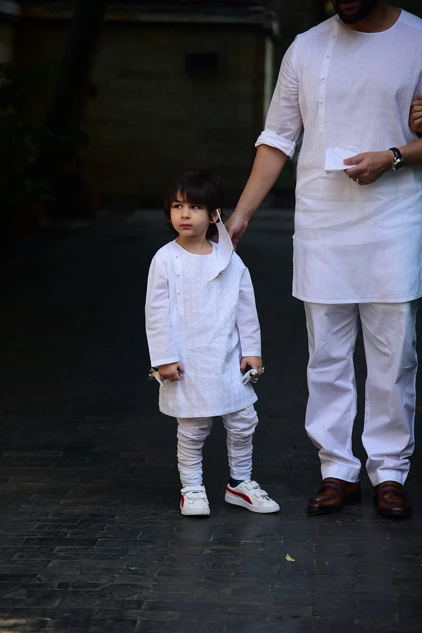 In Pics: Alia arrives at Kapoor family's Christmas brunch with beau Ranbir; Taimur twins with father Saif in white ensemble
