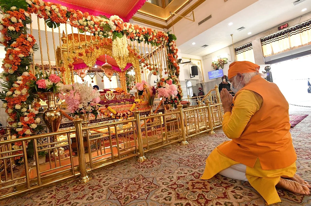 Prime Minister Narendra Modi offers prayer at Gurudwara Rakab Ganj Sahib in New Delhi on Sunday.