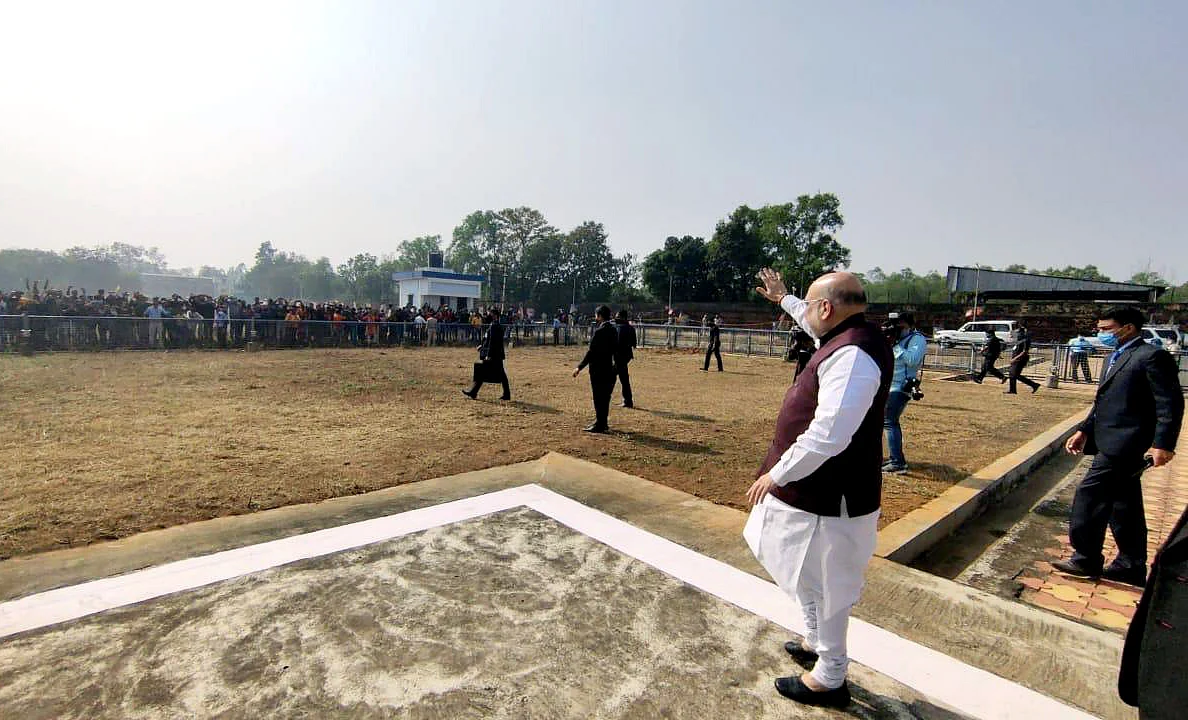 Union Home Minister Amit Shah waves to supporters as he arrived in Midnapore on Saturday.