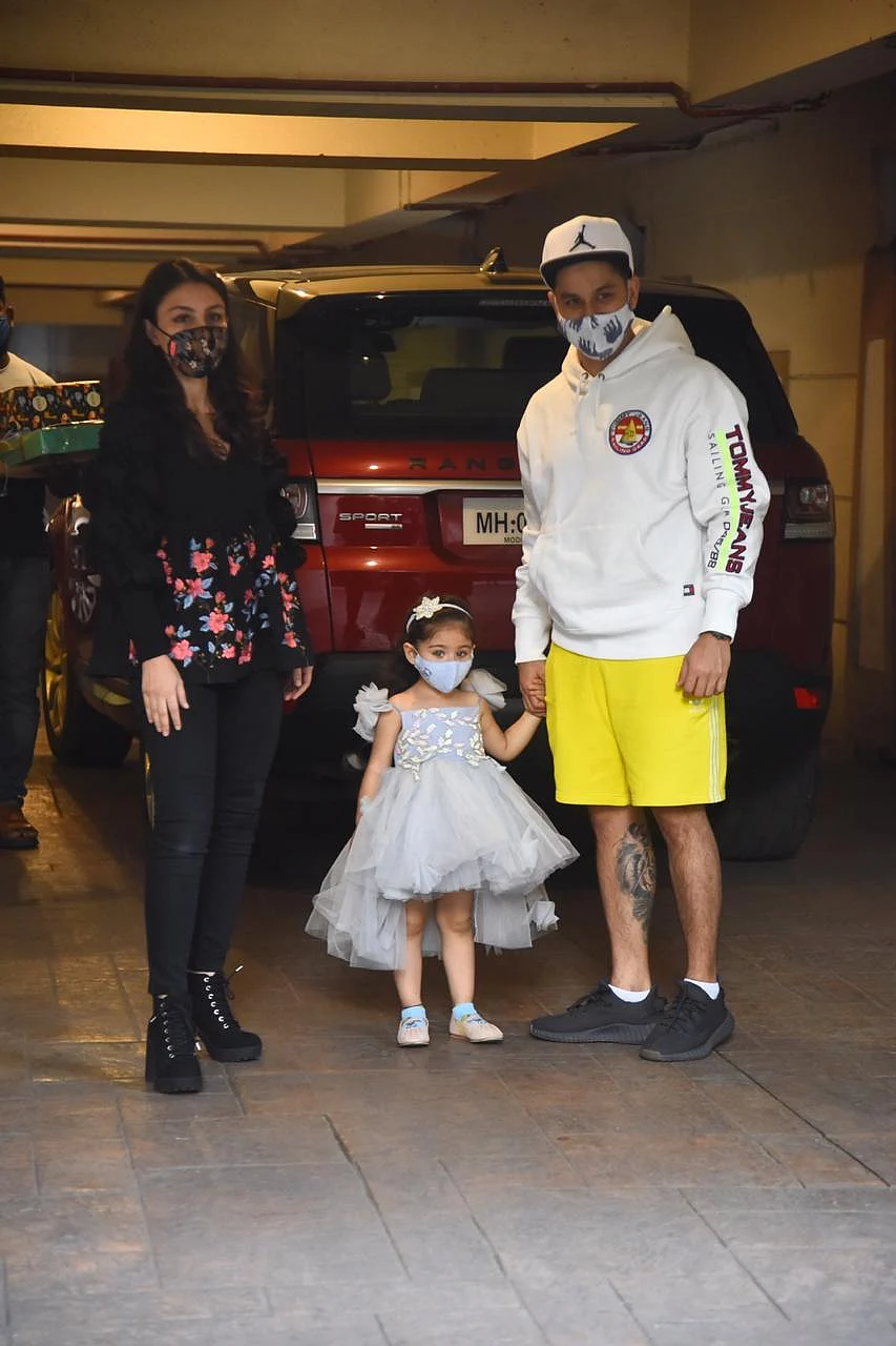 In Pics: Karisma, Babita, Randhir Kapoor and others arrive at Taimur Ali Khan's birthday bash