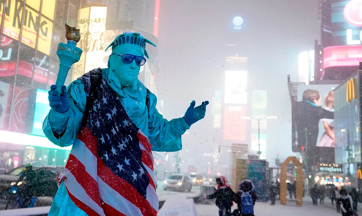 Major snowstorm Gail blankets America