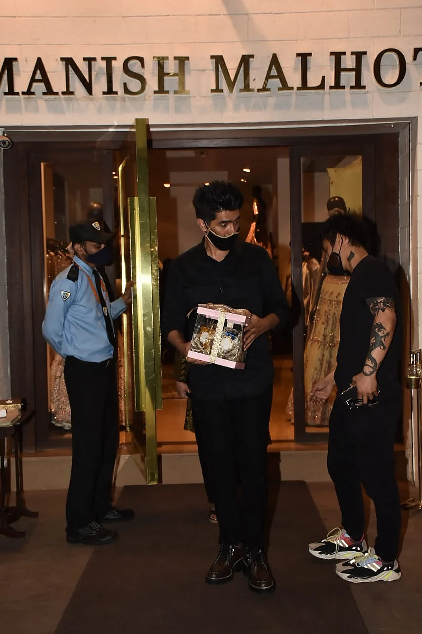 In Pics: Gauahar Khan arrives at Manish Malhotra's store with fiancé Zaid Darbar ahead of her wedding