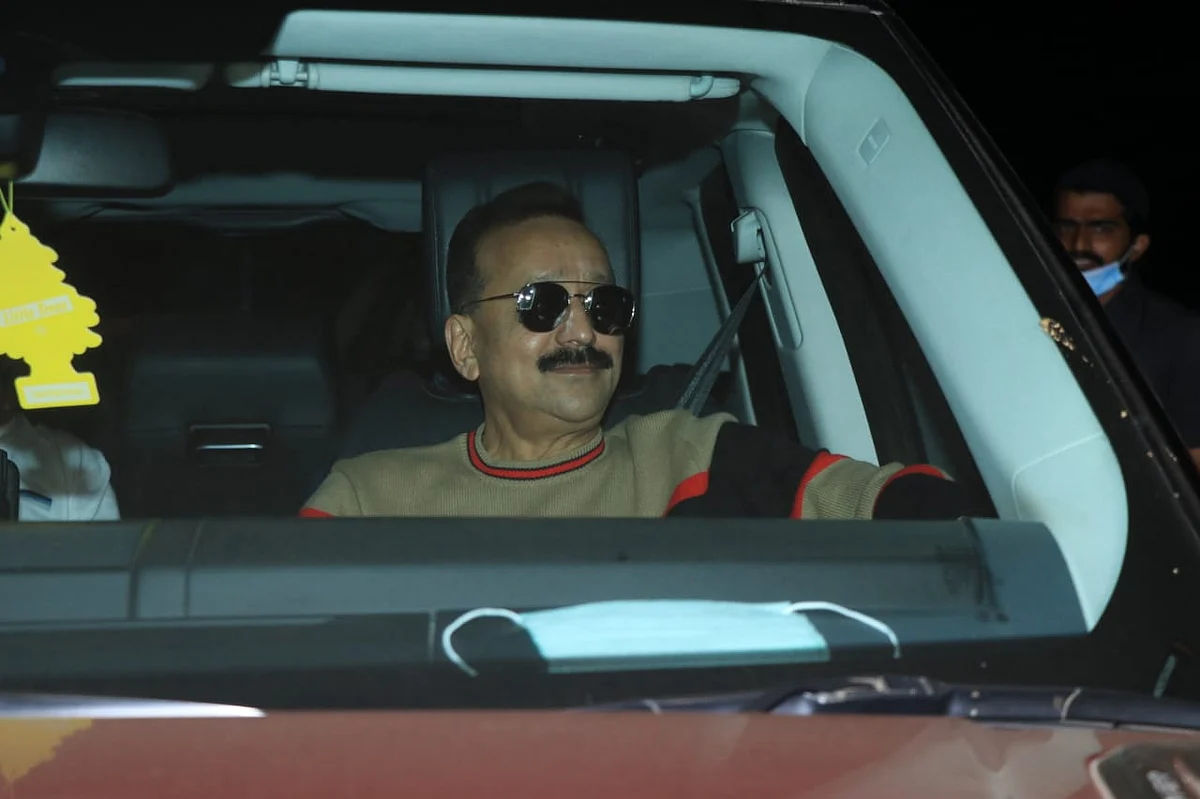 In Pics: Baba Siddique, Zeeshan Siddique, Sunil Grover and others attend Salman Khan's intimate birthday bash