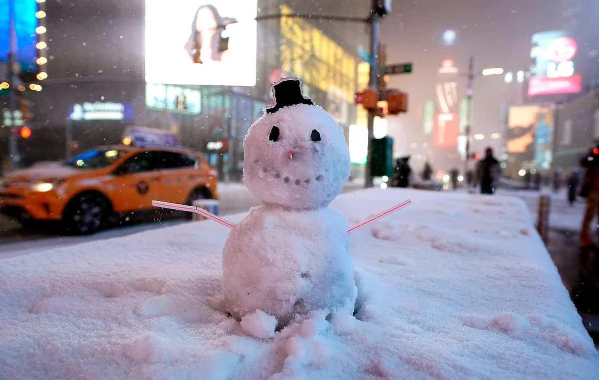 Major snowstorm Gail blankets America
