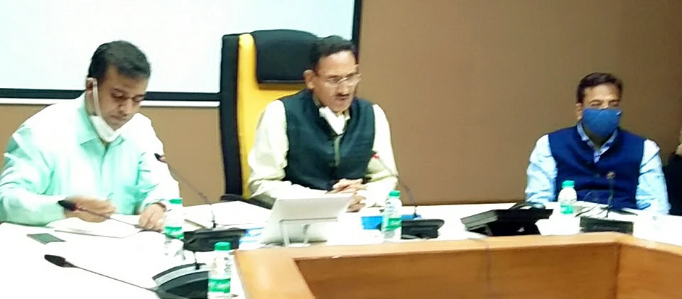 Sanjeev Mittal, General Manager, Central Railway inspects Miraj-Kurduwadi section