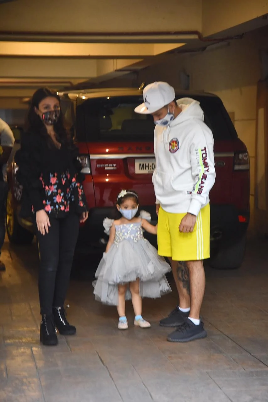 In Pics: Karisma, Babita, Randhir Kapoor and others arrive at Taimur Ali Khan's birthday bash