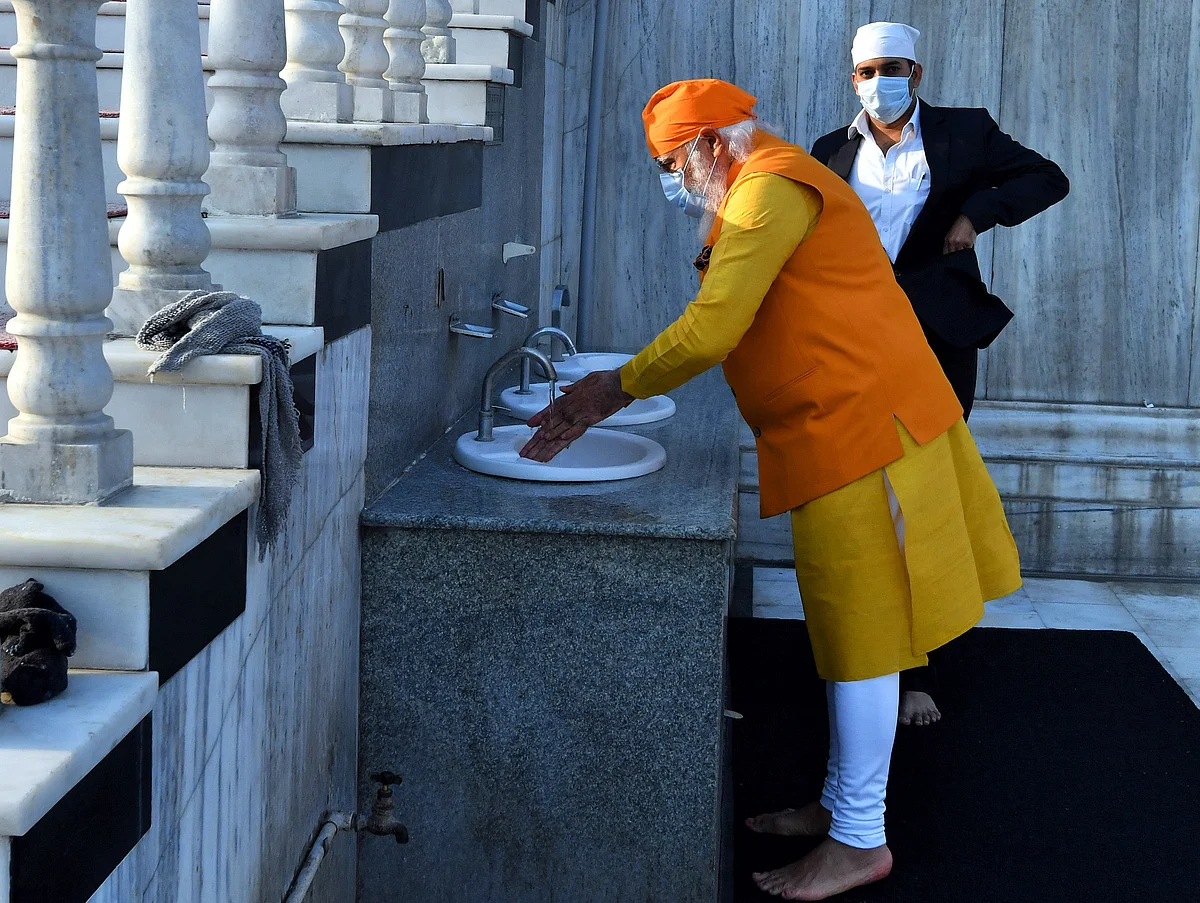 Prime Minister Narendra Modi visits Gurudwara Rakab Ganj Sahib on the occasion of the 400th Prakash Parv of Guru Teg Bahadur, in New Delhi on Sunday.