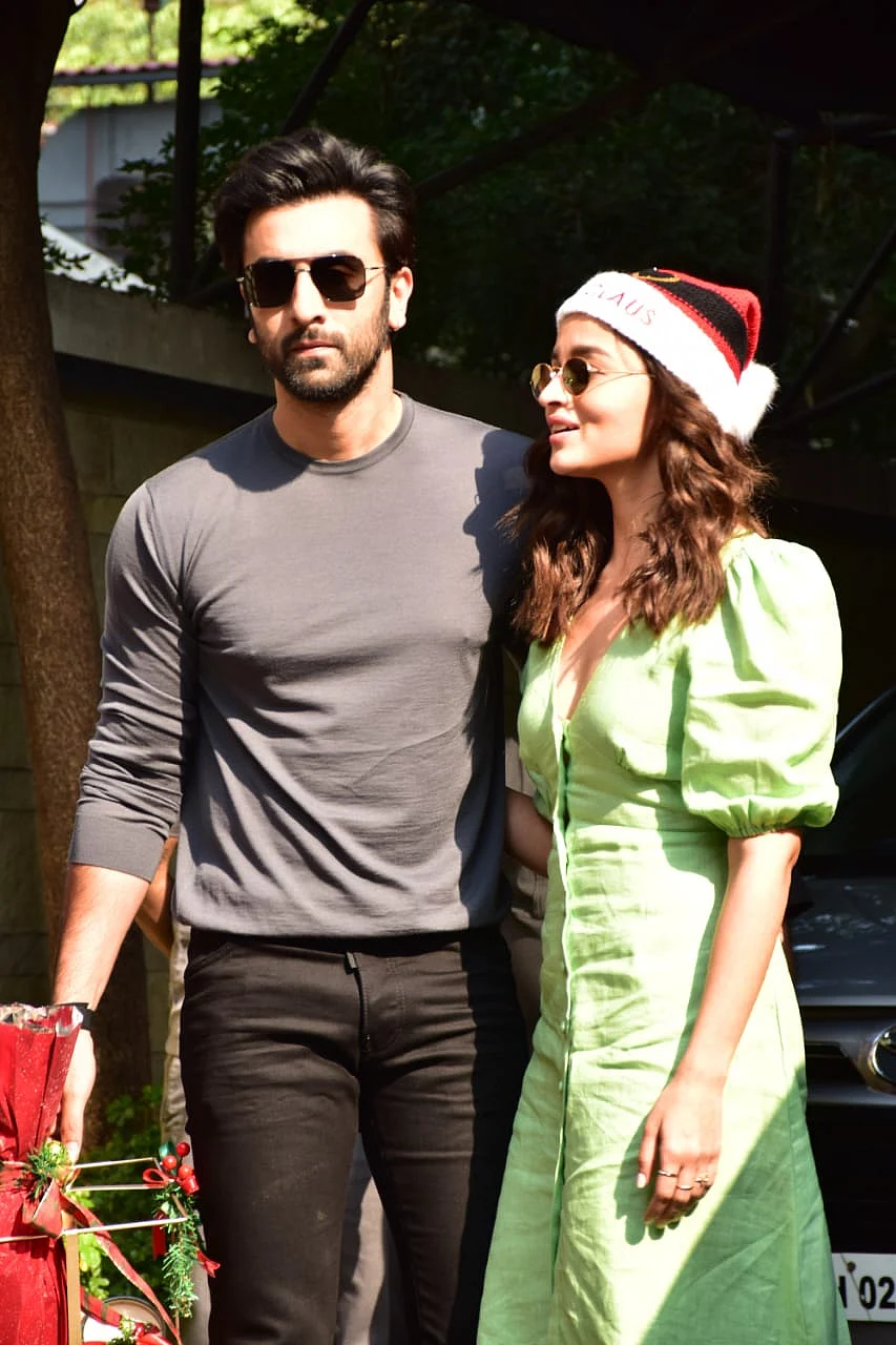 In Pics: Alia arrives at Kapoor family's Christmas brunch with beau Ranbir; Taimur twins with father Saif in white ensemble
