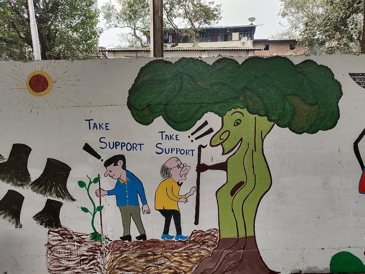 Station manager makes commuters journey clean and beautiful - Vimarsana News