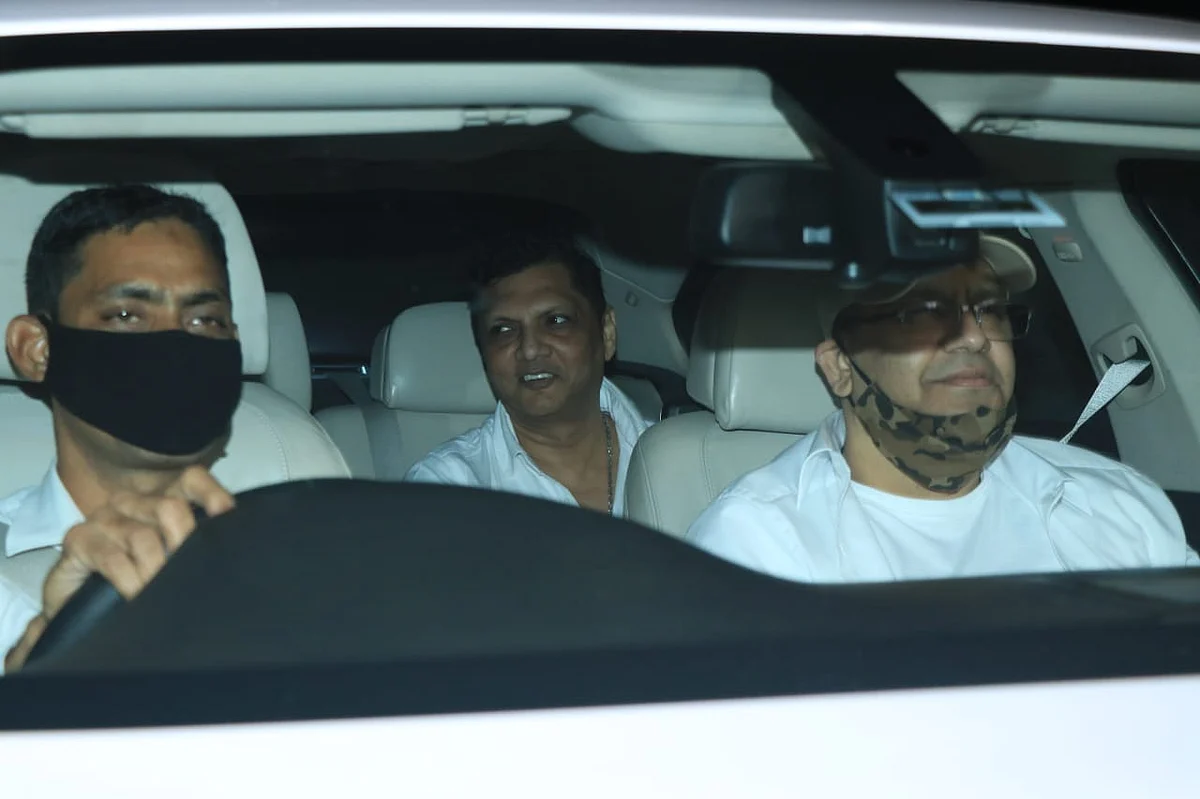 In Pics: Baba Siddique, Zeeshan Siddique, Sunil Grover and others attend Salman Khan's intimate birthday bash