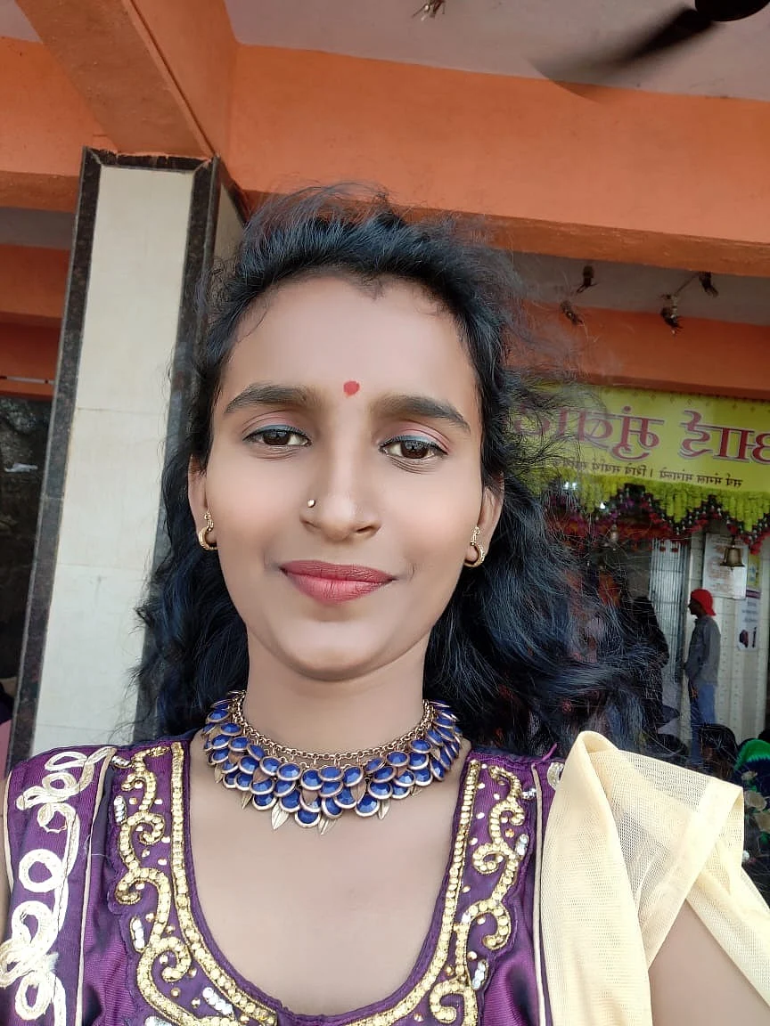 18-year old girl helps her and 7 other families get ration amid lockdown
