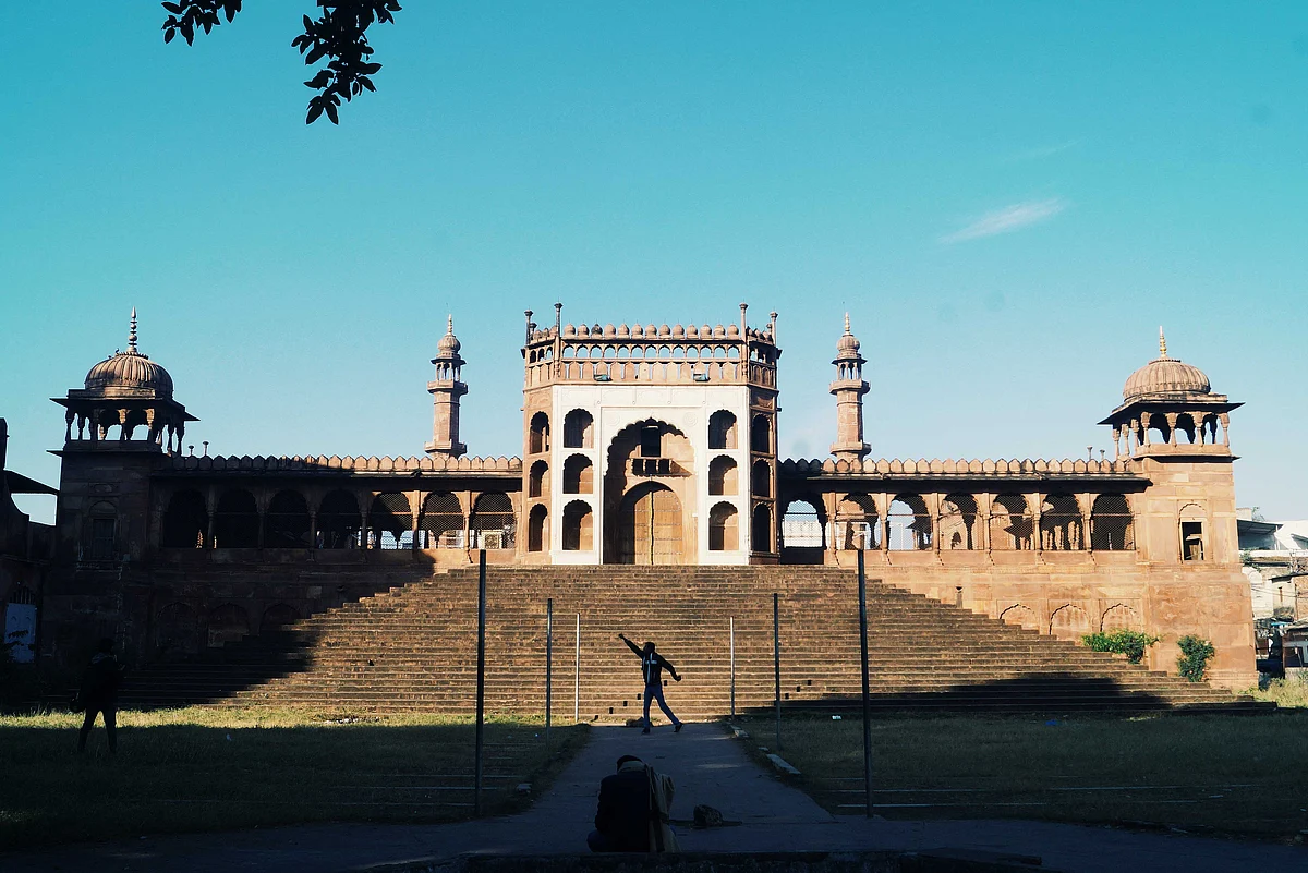 Moti mosque pic by Sunil Gupta