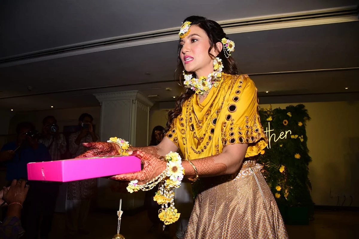 In Pics: Ismail Darbar, Nigaar Khan, Sandeep Ssingh and others attend Gauahar Khan's Mehendi ceremony