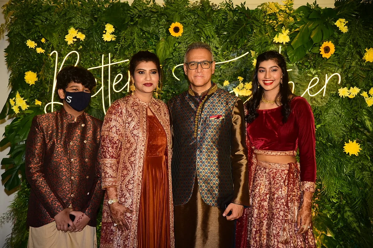 In Pics: Ismail Darbar, Nigaar Khan, Sandeep Ssingh and others attend Gauahar Khan's Mehendi ceremony