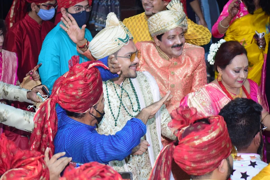Aaditya Narayan marries Shweta Agarwal: Udit Narayan dances to his heart's content in son's baraat; see pics