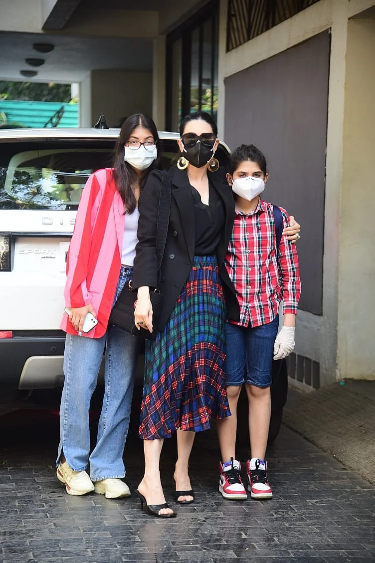 In Pics: Alia arrives at Kapoor family's Christmas brunch with beau Ranbir; Taimur twins with father Saif in white ensemble
