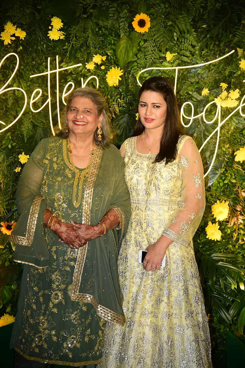 In Pics: Ismail Darbar, Nigaar Khan, Sandeep Ssingh and others attend Gauahar Khan's Mehendi ceremony