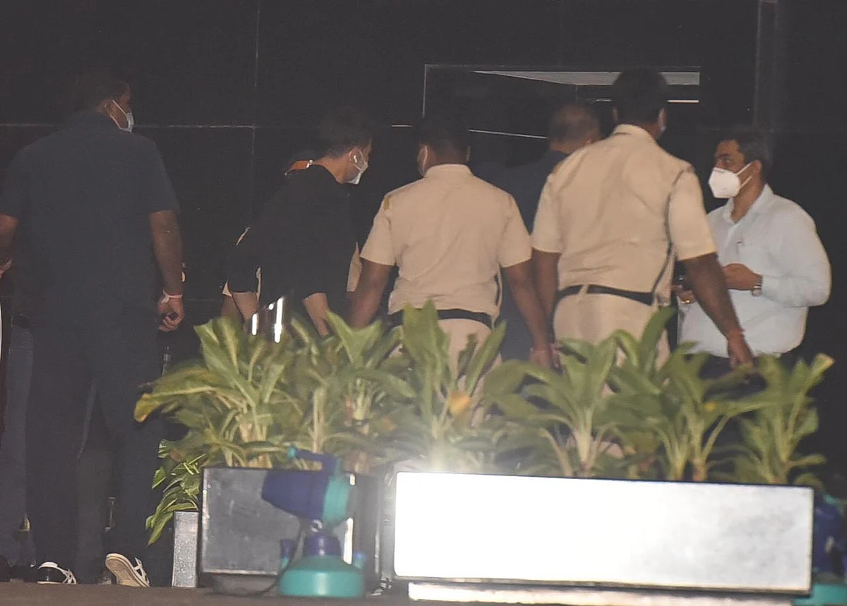 Mumbai: Akshay Kumar dines with UP CM Yogi Adityanath; watch video