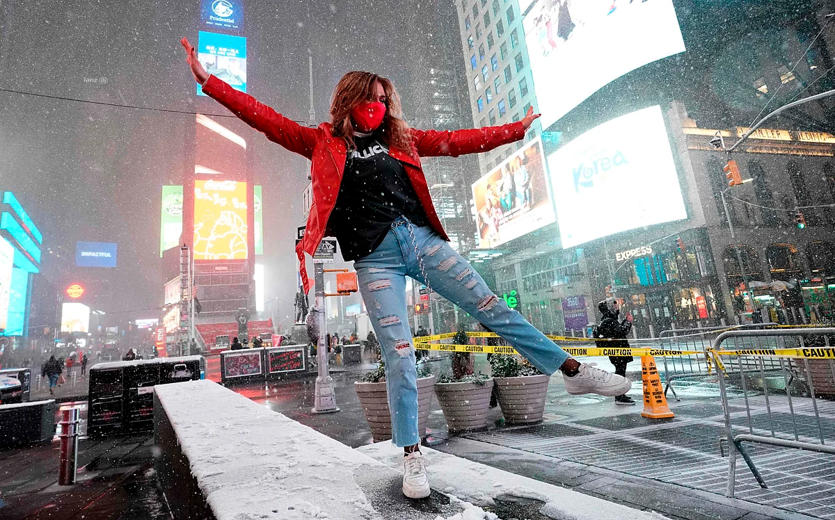 Major snowstorm Gail blankets America