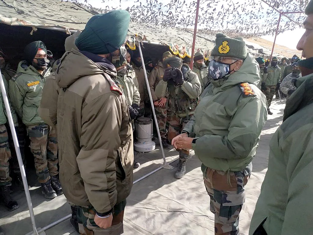 Army chief Gen Naravane visits forward posts in eastern Ladakh; reviews situation amid India-China standoff