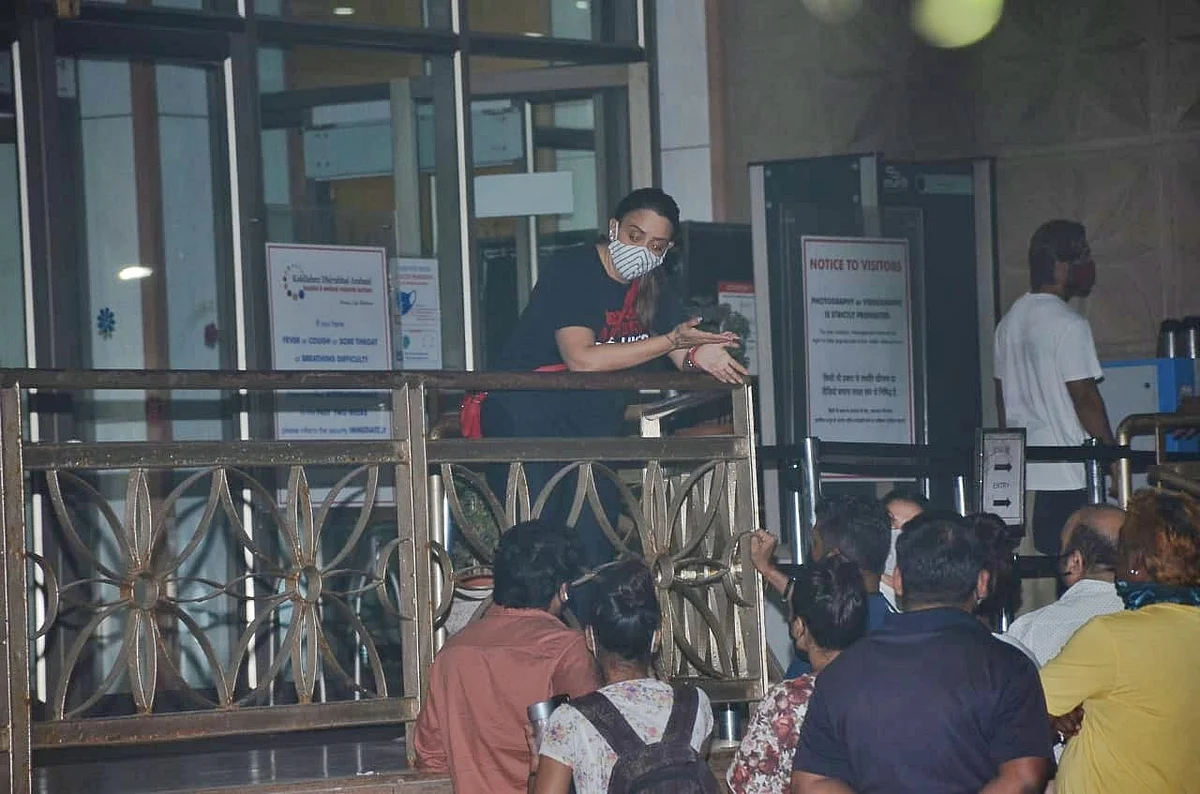 Remo D'Souza suffers heart attack: Lizelle D'Souza, Salman Yusuff Khan and others spotted at Kokilaben hospital; see pics