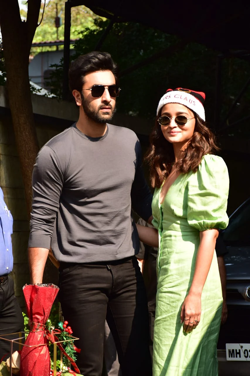 In Pics: Alia arrives at Kapoor family's Christmas brunch with beau Ranbir; Taimur twins with father Saif in white ensemble