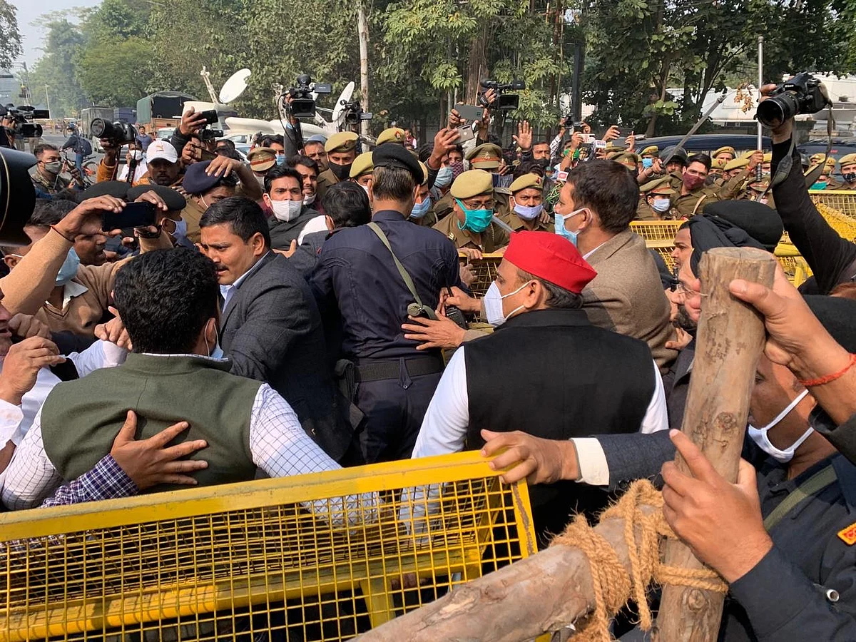 Stopped on way to Kannauj for 'Kisan Yatra,' SP chief Akhilesh Yadav sits on dharna; detained