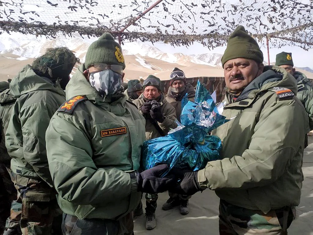 Army chief Gen Naravane visits forward posts in eastern Ladakh; reviews situation amid India-China standoff