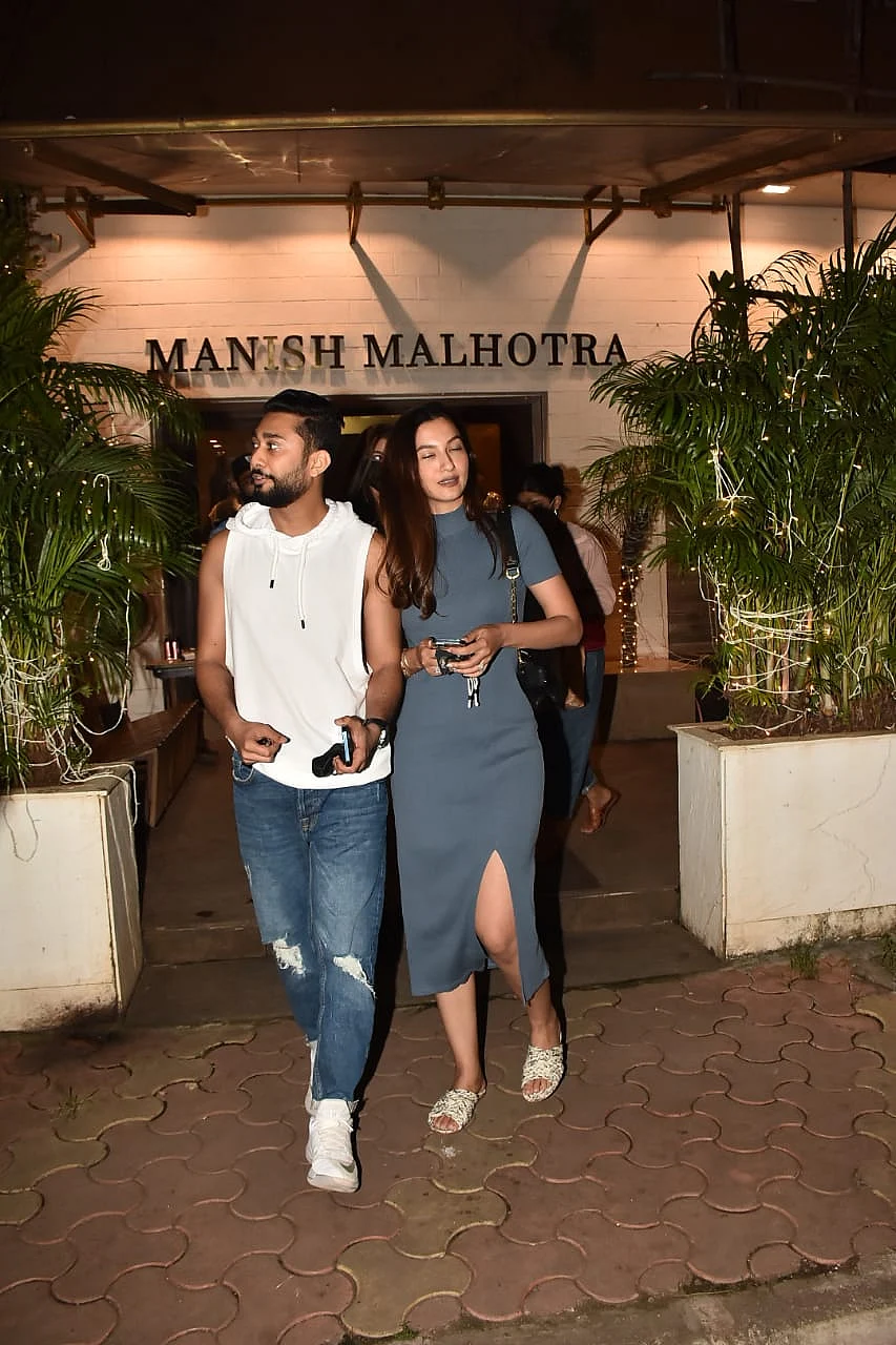 In Pics: Gauahar Khan arrives at Manish Malhotra's store with fiancé Zaid Darbar ahead of her wedding