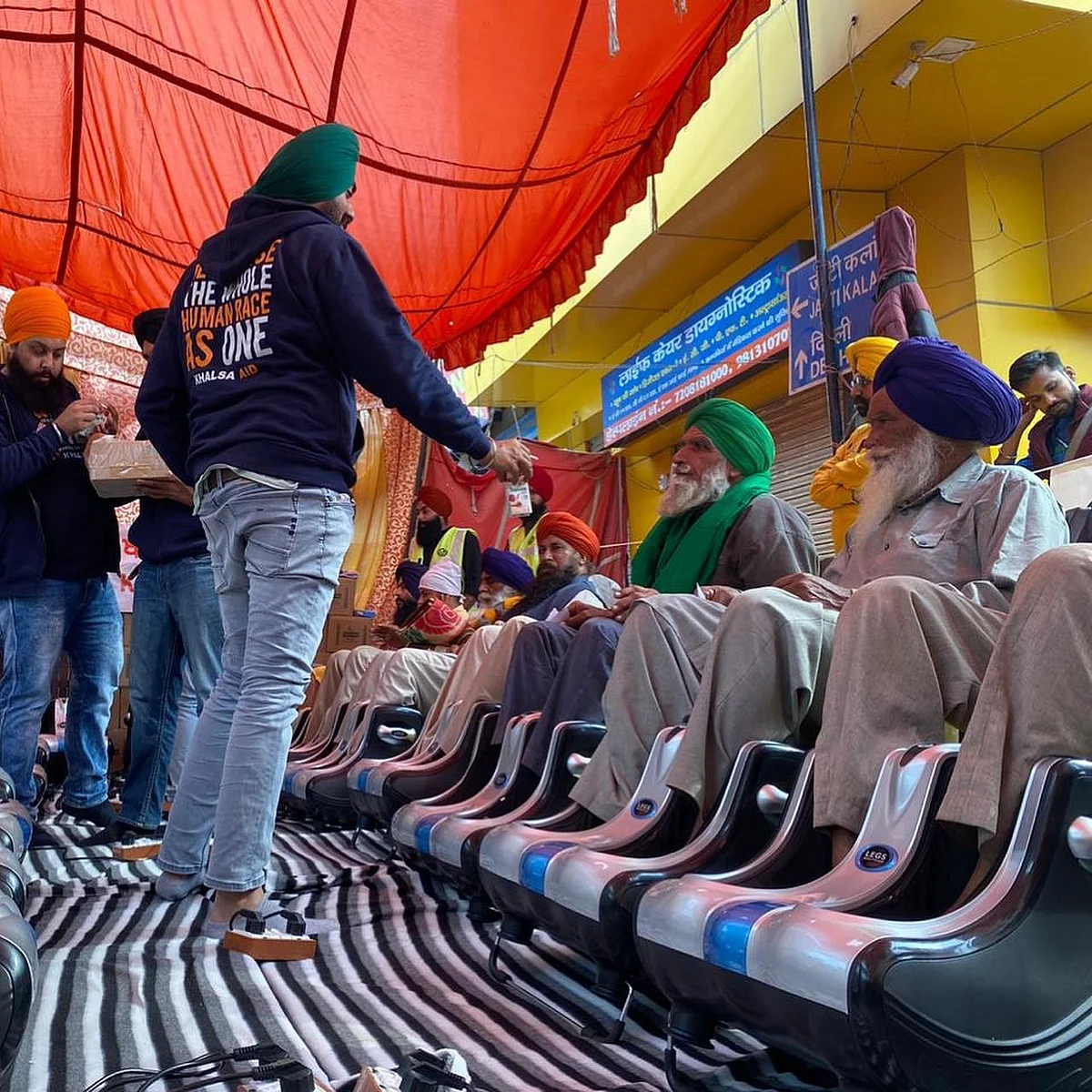 From pizza langar to foot massage machines: How people are rushing to help protesting farmers at Delhi border