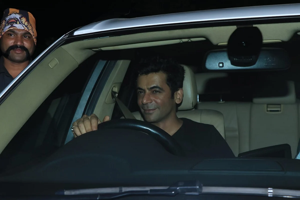 In Pics: Baba Siddique, Zeeshan Siddique, Sunil Grover and others attend Salman Khan's intimate birthday bash