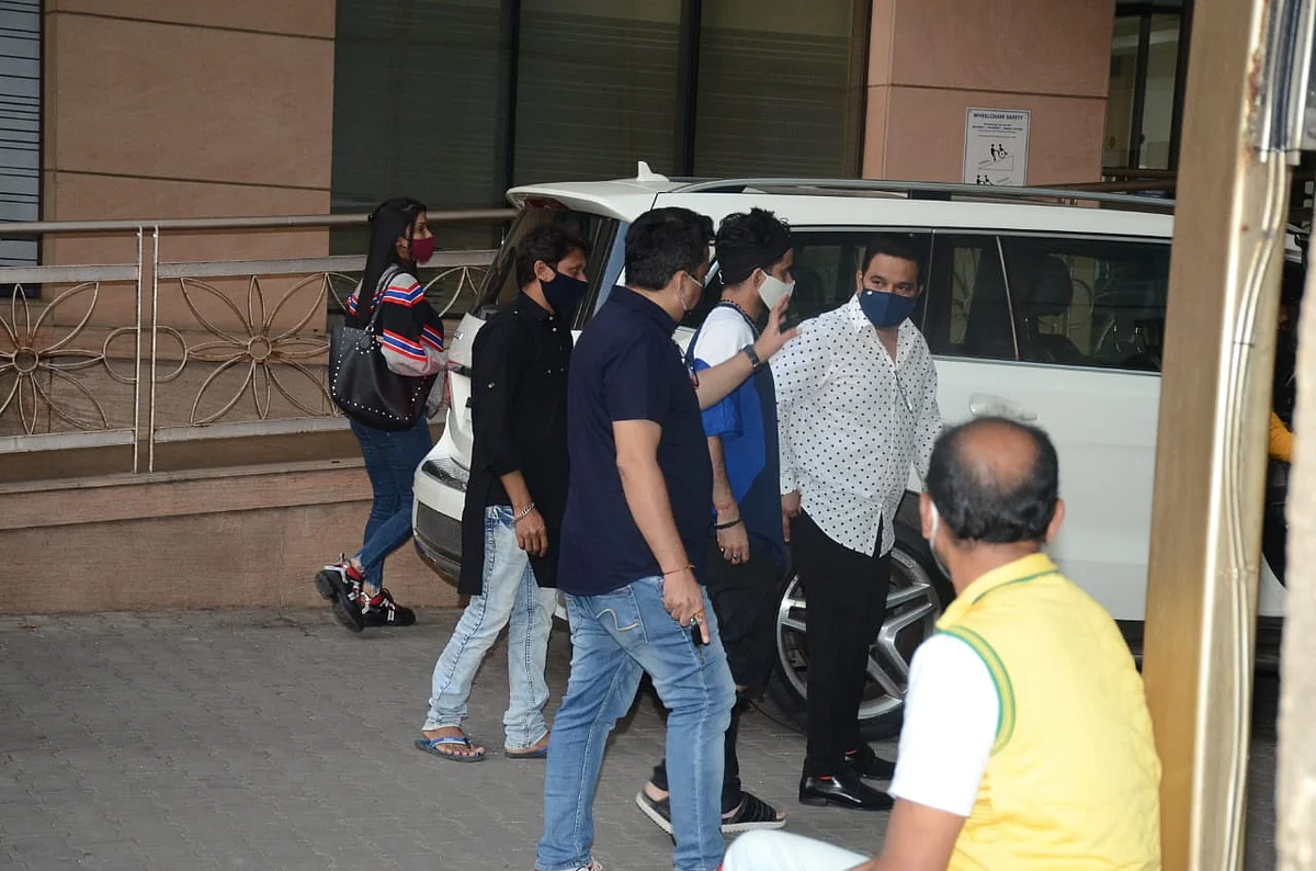 Remo D'Souza suffers heart attack: Lizelle D'Souza, Salman Yusuff Khan and others spotted at Kokilaben hospital; see pics