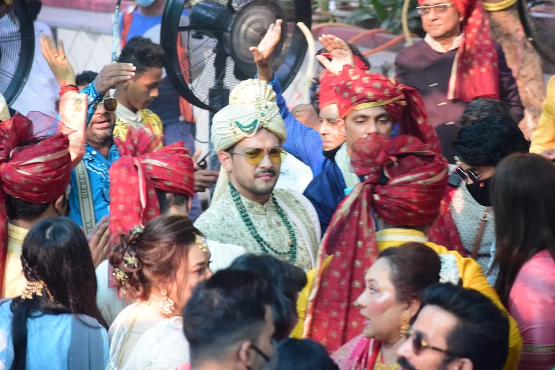 Aaditya Narayan marries Shweta Agarwal: Udit Narayan dances to his heart's content in son's baraat; see pics