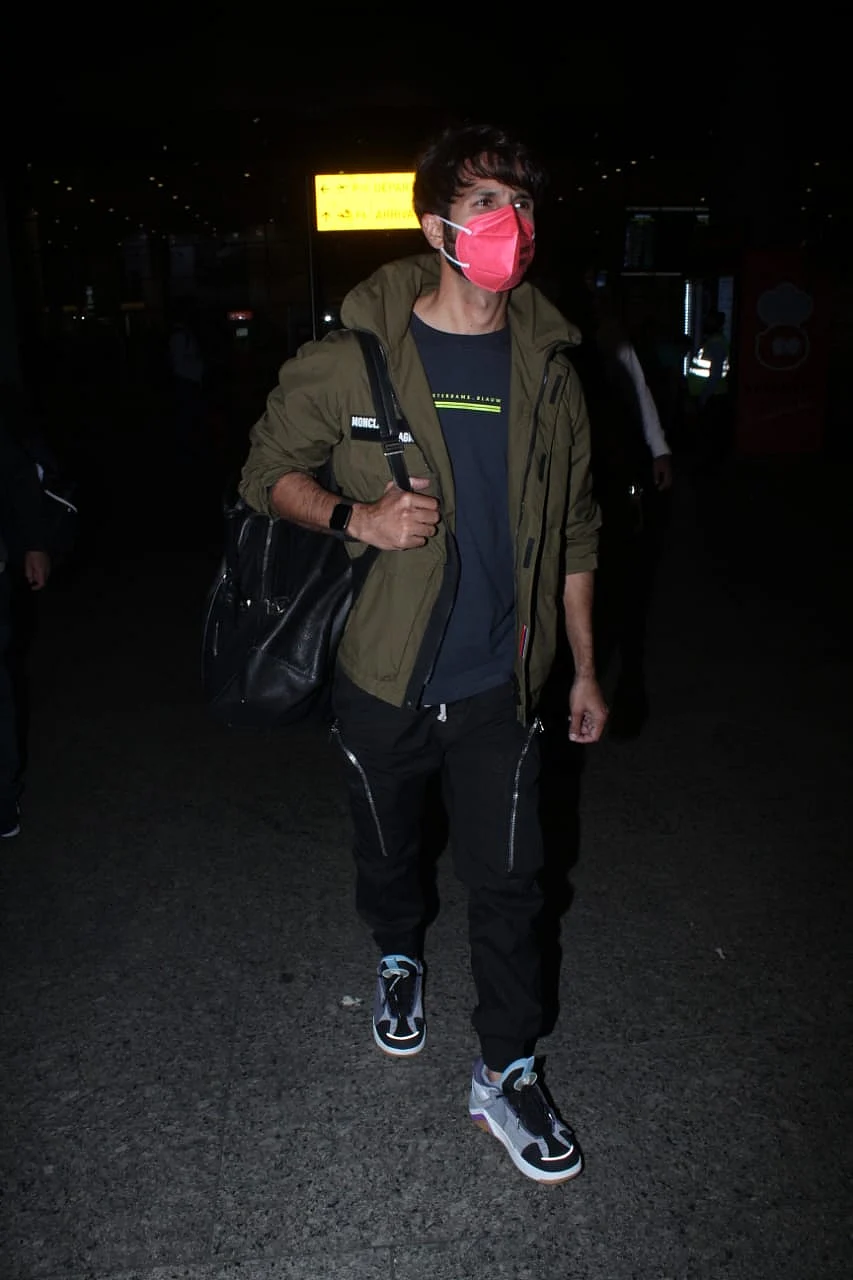 Shahid Kapoor at Mumbai airport