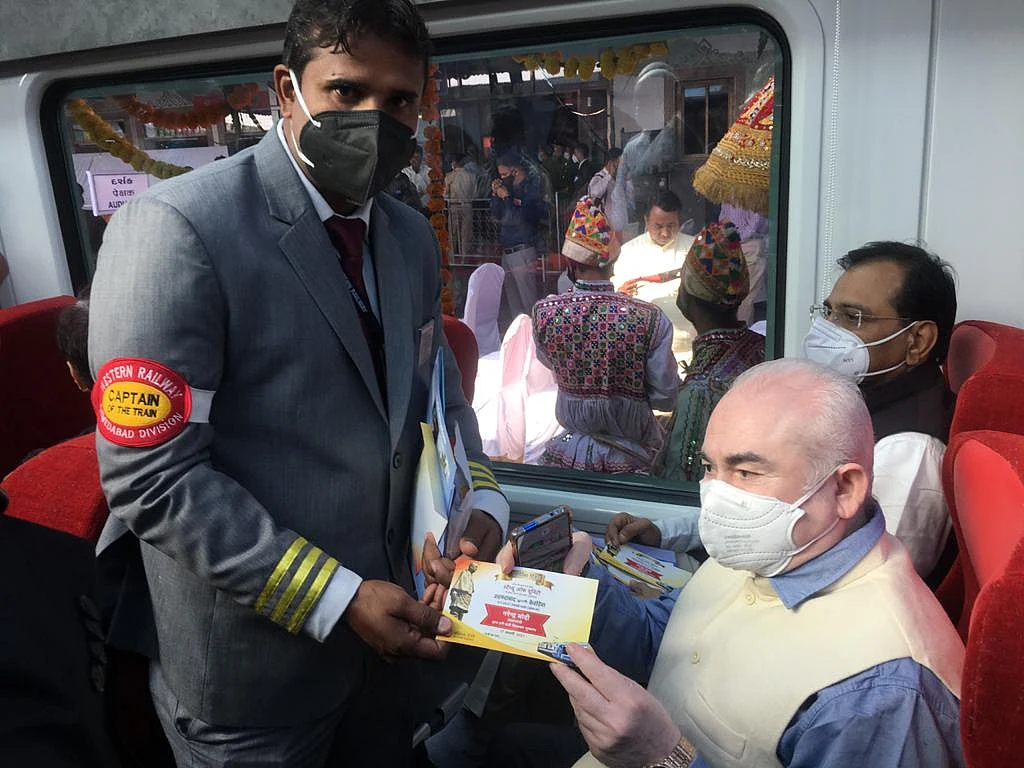 History created with seamless rail
connectivity to Statue of Unity in Kevadiya