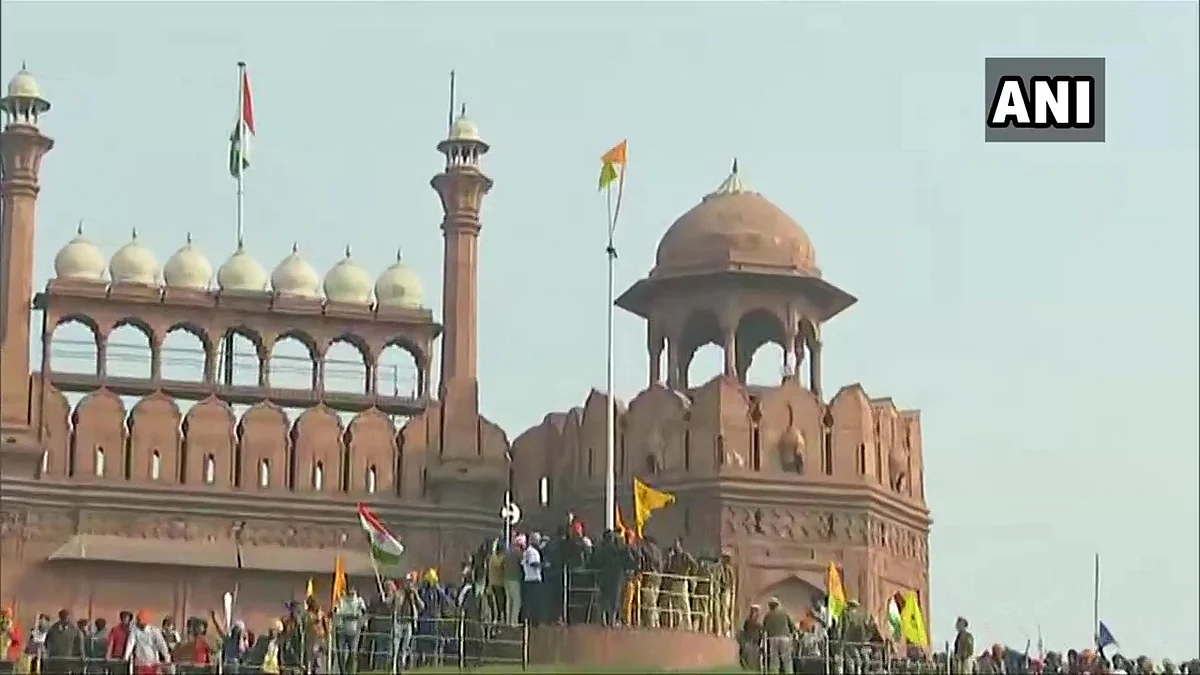 In Pics: Protesting farmers breach Red Fort, put up union flag, 'Nishan Sahib' at lower rampant