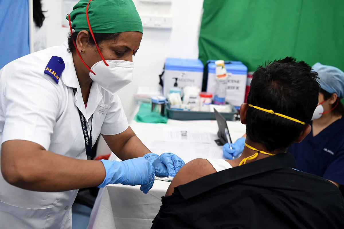 A medical worker inoculates a colleague with a Covid-19 coronavirus vaccine at the Cooper Hospital in Mumbai on January 16, 2021.