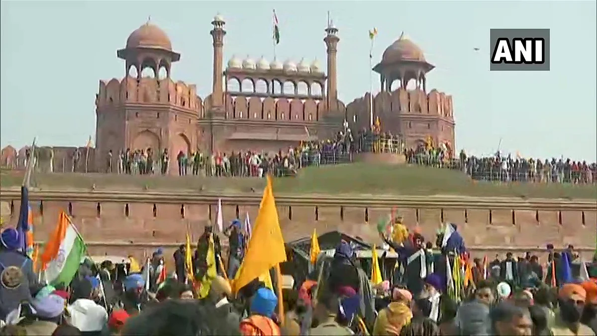 In Pics: Protesting farmers breach Red Fort, put up union flag, 'Nishan Sahib' at lower rampant