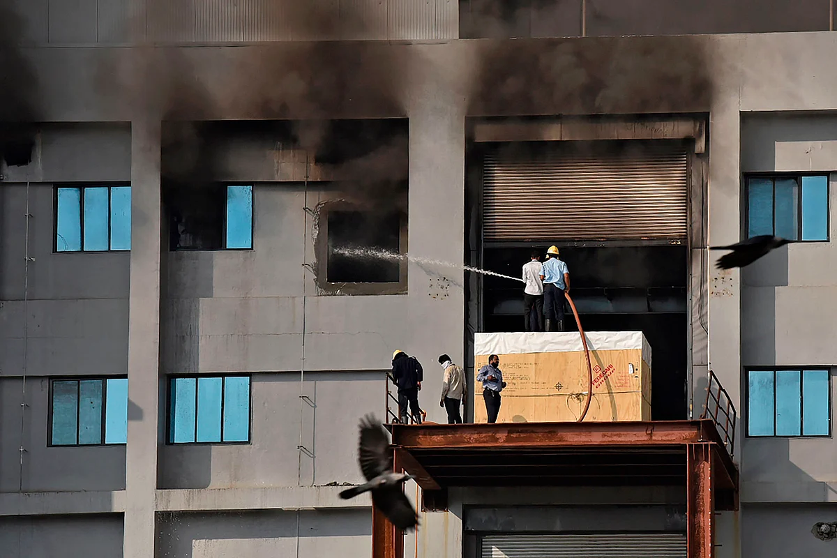 Firefighters try to control a fire that broke out at Indias Serum Institute in Pune on January 21, 2021. - A fire broke out on January 21 at Indias Serum Institute, the worlds largest maker of vaccines, local TV footage showed, but media reports said production of the Covid-19 coronavirus vaccine was not affected.